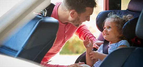 como-viajar-con-un-nino-en-un-vehiculo