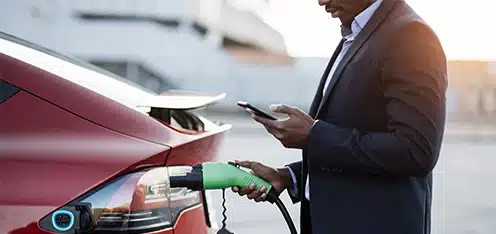 como cargar un auto electrico