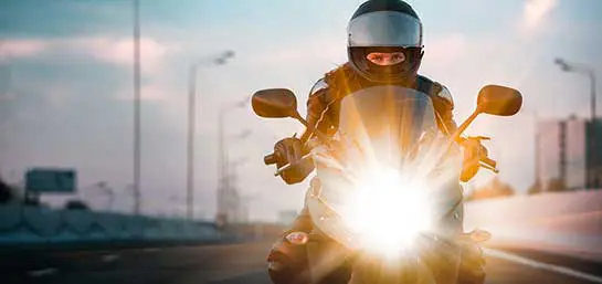 ¿Qué tipos de luces de posición hay en la moto?